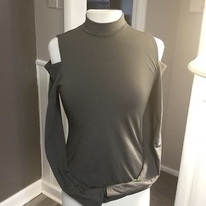 Say what cold shoulder size m